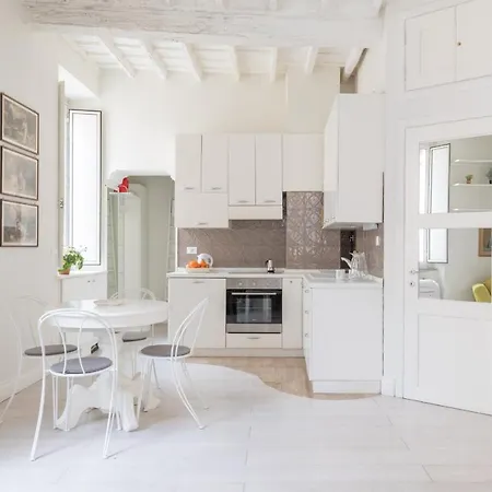 Navona Shiny Studio Apartmán *