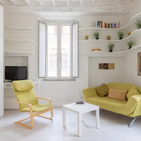 Navona Shiny Studio Daire Roma